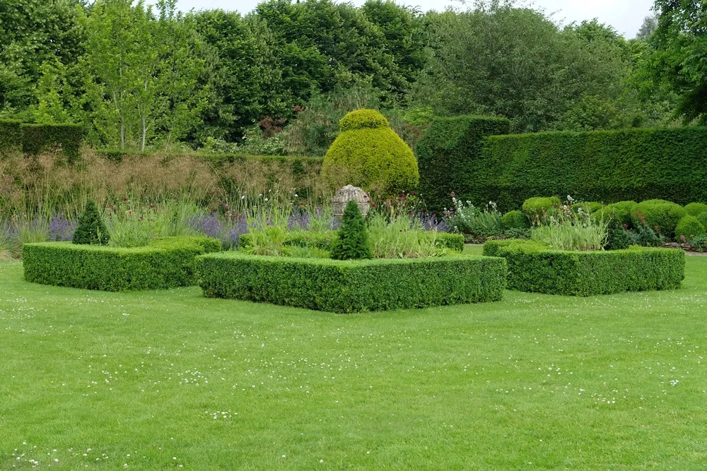 Hard landscaping installation in Richmond by Acacia Gardens